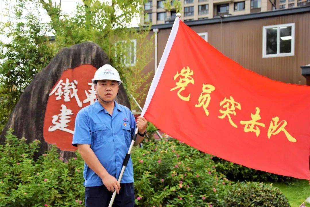 江西队再次登顶，胜利红旗高高飘扬胜券在握的简单介绍